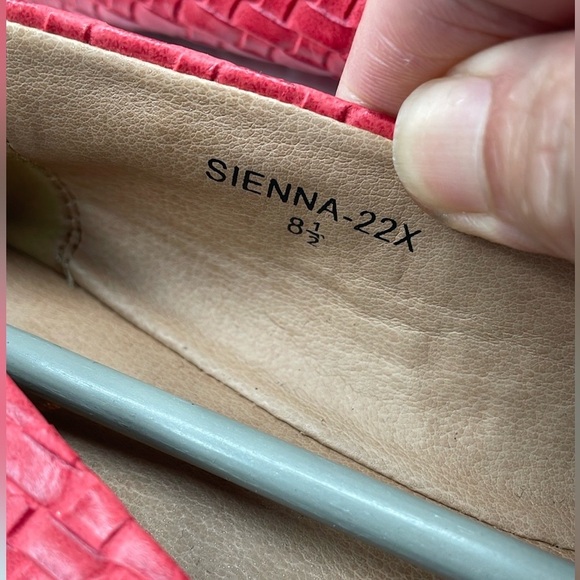 NWOB. Lulus GoMax 8.5 Sienna 22X Red Basketweave Ballet Flats. - Picture 7 of 15